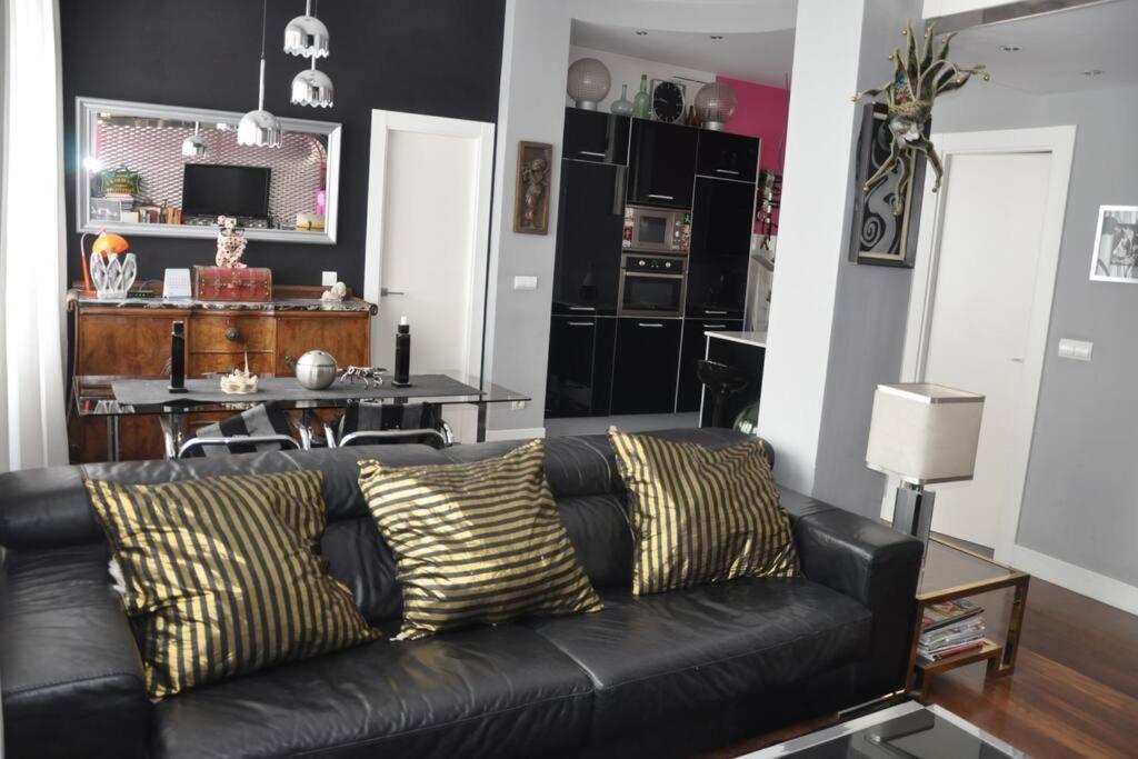 Loft En Begona Junto Al Casco Viejo By Urban Hosts Leilighet Bilbao Eksteriør bilde